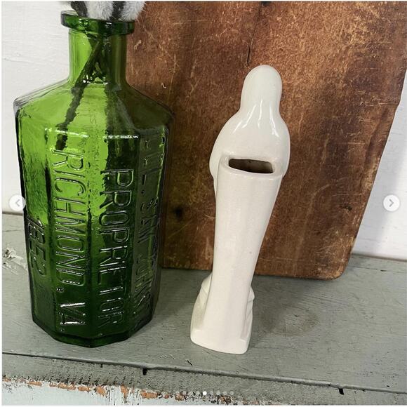 Vintage White Porcelain Ceramic Mother Mary Madonna Bud Vase Statue Crazing - Picture 5 of 9